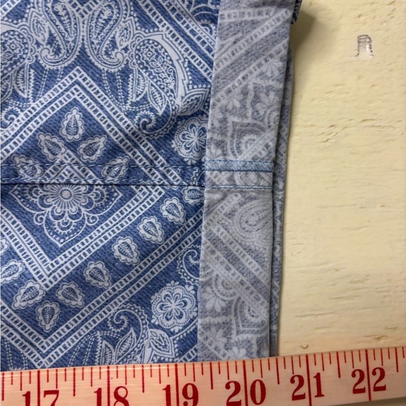 Chico’s Roll Tab Cargo Capri Pants Size 00 US 2 Stretch Coastal Blue Printed - Picture 5 of 8